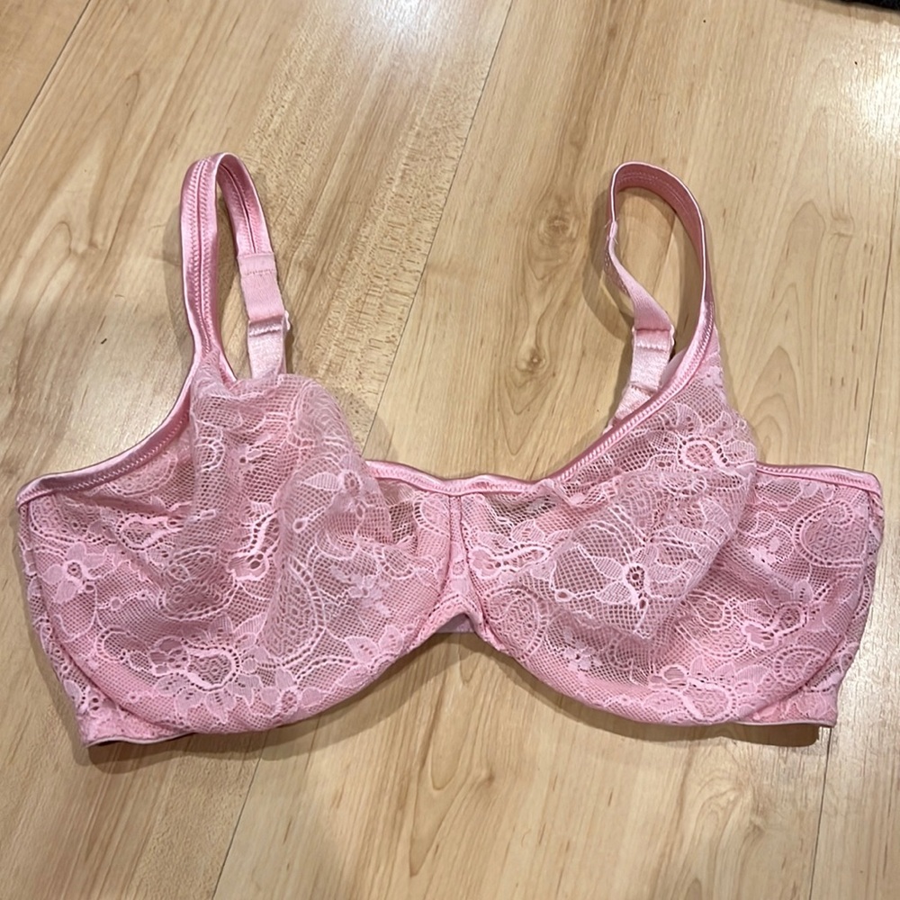 Victoria’s Secret lacy pink 34DD bra